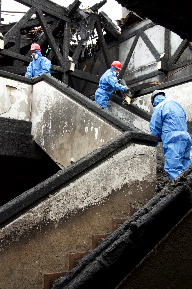 Arbeiten in kontaminierten Bereichen nach Brandschaden